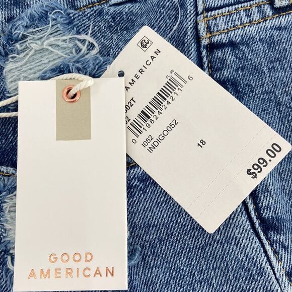 Good American Bombshell Shorts 18 - Picture 13 of 16